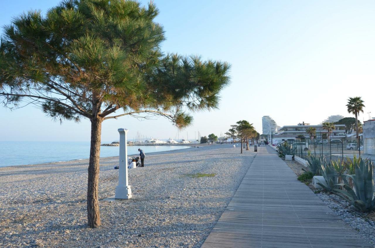 Apartamento FAME - Marina baie des Anges Villeneuve-Loubet Exterior foto
